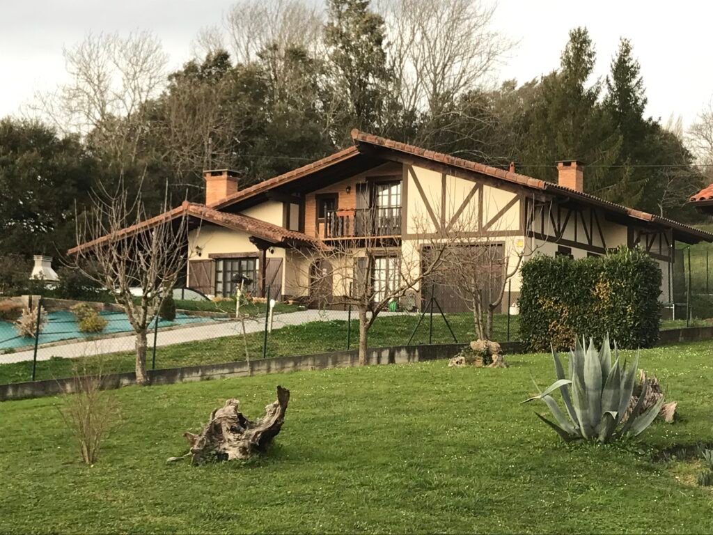 Chalet de estilo rústico en el pueblo de Arcentales (Bizkaia)